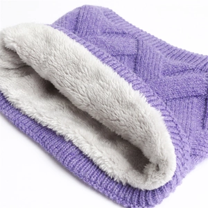 Cache-cou en tricot violet épais avec doublure en polaire pour la chaleur d'hiver