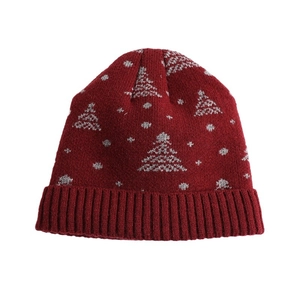 Knitted beanie with white Christmas tree patterns in dark red for winter warmth