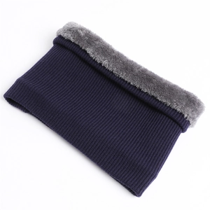 Detail of navy knit snood featuring thick vertical ribbing and plush grey faux fur lining