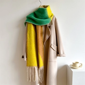 Écharpe épaisse en laine à blocs de couleurs avec franges, design vert et jaune pour l'hiver