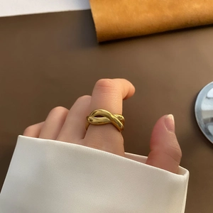 Polished 18K gold-plated titanium steel twist ring for women with minimalist aesthetic