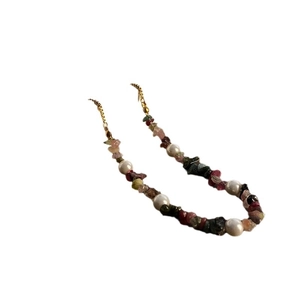Agate and crushed stone necklace with pearls and gold chain for women