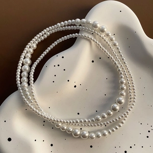 Collier de perles français vintage à trois rangs avec perles dégradées sur plateau