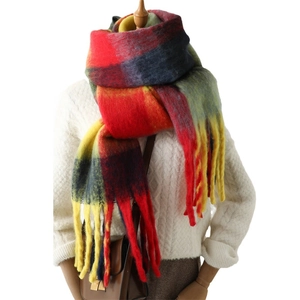 Écharpe d'hiver classique à carreaux colorés au toucher cachemire et longues franges