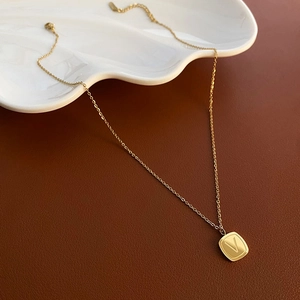 Letter V Square Pendant Necklace Titanium Steel Gold Plated Minimalist Clavicle Chain Elegant Jewelry For Women