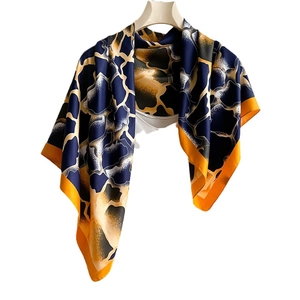 Élégant foulard en soie pour femmes avec imprimé géométrique bleu marine et jaune