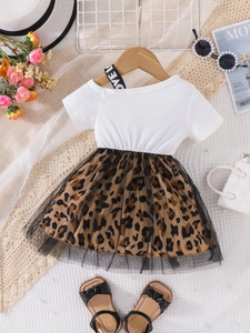Robe patchwork léopard pour filles avec tulle noir et encolure asymétrique chic