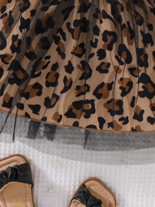 Robe d'été pour filles avec jupe à motif léopard et détails en tulle noir