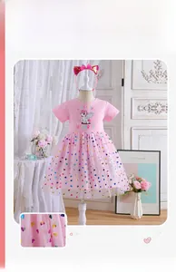 Détail de la robe licorne rose pour filles avec jupe en tulle et paillettes en cœur
