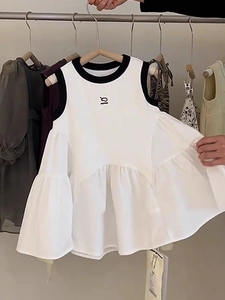 Vue détaillée robe sans manches fille avec volants superposés bicolores noir et blanc