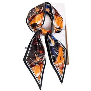 Sciarpa in seta con pittura a olio e motivi graffiti astratti arancio e blu