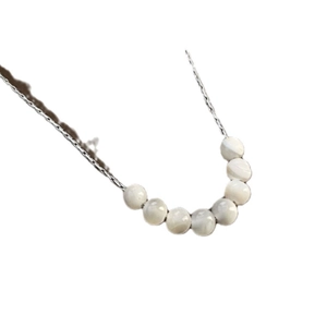 Collana a catena serpente d'argento con sette perle bianche radiose dal design minimal