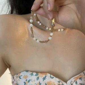 Natural stone strawberry crystal beaded necklace with gold charms and white pearls