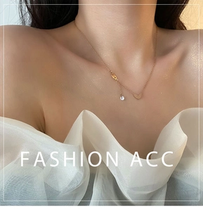 Detail of rose gold heart pendant with zircon on a fine chain worn by a model