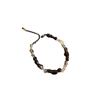 Collana di perle di cristallo stile dark con catena di regolazione placcata oro K18