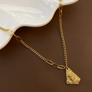 Vintage Titanium Steel Portrait Relief Pendant Necklace Artificial Pearl Asymmetric Gold Plated Chain Women French Style Jewelry