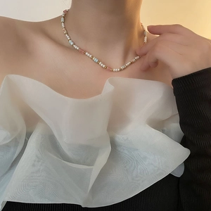 Elegante Dopamin-Halskette mit Natursteinperlen und Perlen für Damen Mode-Design
