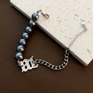 Bracelet Épissé En Acier Titane Gothique Avec Künstliche Perle Grise Et Pendentif Lettre Bijoux Hip Hop Punk Unisexe
