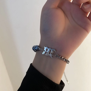 Bracelet gourmette en acier titane style punk avec perles bleues et lettre B gothique