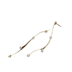 Elegantes pendientes dorados de borla con cristales de circón en diseño largo minimalista
