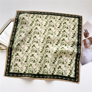 Carré de soie rétro français avec motifs de jardin vert foncé et bordure fleurie