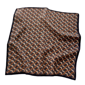 Carré de soie aux motifs géométriques ondulés avec bordure noire élégante pour femme