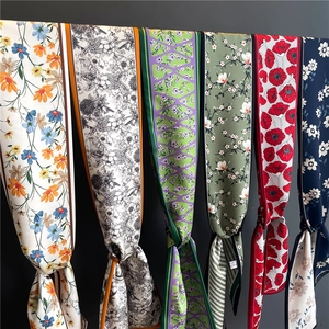Collection de foulards en soie avec imprimés recto-verso floraux et motifs géométriques
