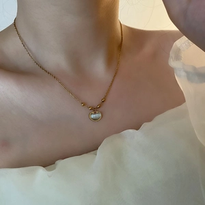 Élégant collier pendentif cadenas Ruyi en acier titane doré avec pierre œil de chat