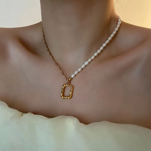 Asymmetric pearl and gold titanium chain necklace with a textured rectangle pendant