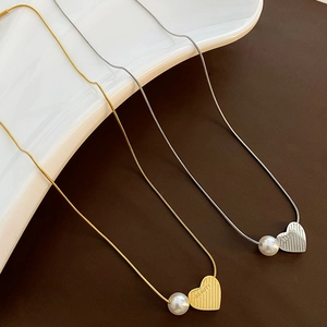 Heart Pendant Necklace Titanium Steel Faux Artificial Pearl Beauty Engraved Striped Snake Bone Chain Women Minimalist Elegant