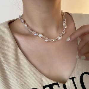 Collier multi-rangs élégant en perles d'eau douce naturelles roses et blanches