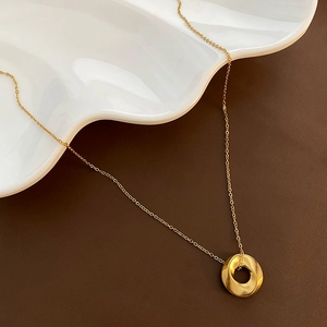 Minimalist Twisted Ring Pendant Necklace Titanium Steel Mobius Loop Design Gold Plated Jewelry For Women Niche Style