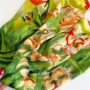 Foulard in seta 90cm con pittura a olio di tulipani e iris e finitura satinata lucida