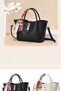Détail de sacs à main en cuir grainé avec fermoir doré et foulard en soie décoratif