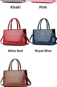 Collection de sacs à main à motif crocodile en plusieurs couleurs avec détails dorés