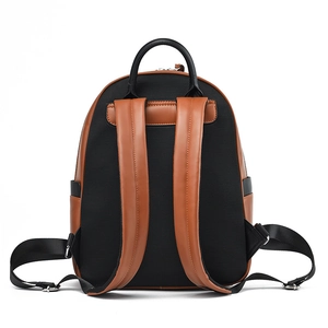 Vue arrière du sac à dos en cuir marron avec rembourrage et bretelles réglables