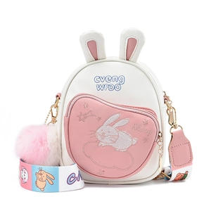Graziosa borsa a tracolla a coniglio bianca e rosa per bambine con tracolla larga e pompon