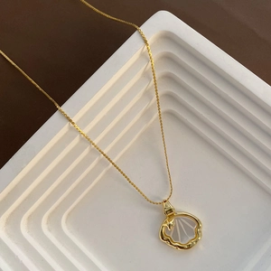 Collier Pendentif Coquillage Plaqué Or Acier Titane Nacre Étoile Rétro Élégant Pour Femmes