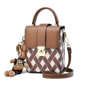 Sac à bandoulière rétro à motifs géométriques, poignées en cuir et breloque lapin mignonne