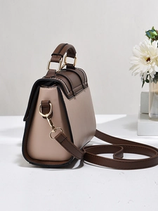 Sac à main tendance bicolore en cuir PU marron et beige avec accessoires dorés
