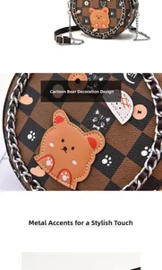 Details der runden Umhängetasche mit Cartoon-Bär-Aufnäher und Metallkettengurt