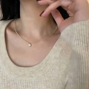 Elegant beaded choker with champagne beads and gold round zircon pendant for women