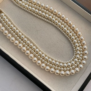 Élégant collier de perles crème à plusieurs rangs avec quatre fils de tailles variées
