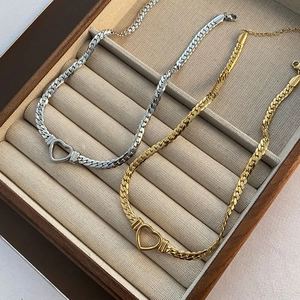 Collier Pendentif Cœur Évidé Acier Inoxydable Rétro Chaîne Gourmette Ras Du Cou Pour Femmes Bijoux Réglables