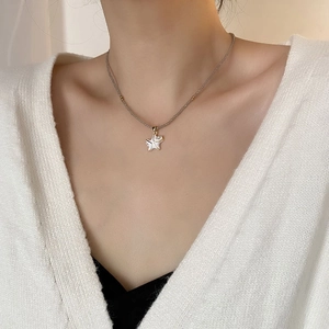 Collier Pendentif Étoile De Mer Pierre Naturelle Perles Grises Cuivre Plaqué Or Émail Blanc Style Océan Bijoux Rétro Élégants Pour Femmes