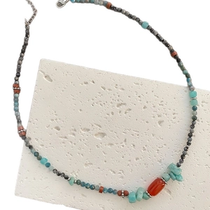Collana artigianale cinese con perline di avventurina verde e pietre di agata rossa