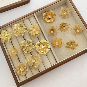 Anello Aperto a Forma di Fiore in Acciaio Inossidabile Placcato Oro Vintage per Donna Gioielli da Sposa Matrimonio Dubai