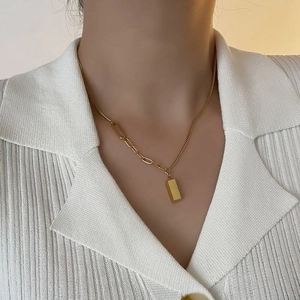 Collier Pendentif Acier Inoxydable 304 Chaîne Asymétrique Barre GOLD Gravée Bijoux De Luxe Minimalistes Pour Femmes