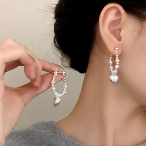 Elegant heart-shaped pearl drop earrings featuring silver beads on a minimalist ring