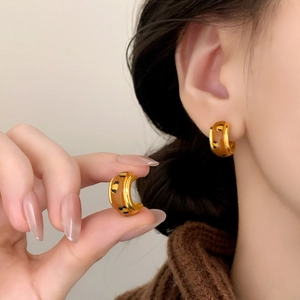 French vintage leopard print enamel hoop earrings in gold with elegant tortoiseshell finish